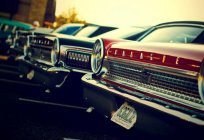 Museos retro de coches en los suburbios de moscú y san petersburgo