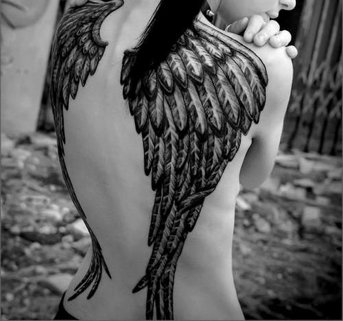 tatuaż skrzydła szkice