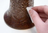 Como limpar cerâmicas de bronze?