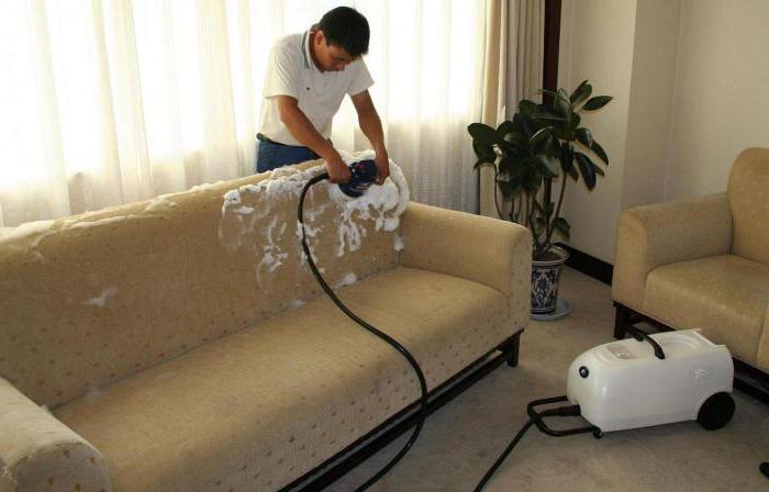 Limpeza de sofás em casa