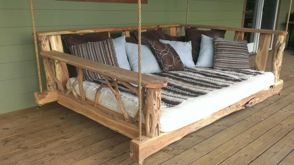 Huśtawka w formie łóżka