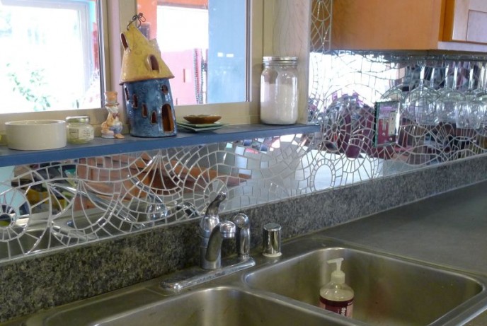 Espejo de mosaico en la cocina