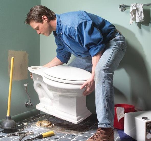 die Reparatur einer Toilette in der Platte Haus
