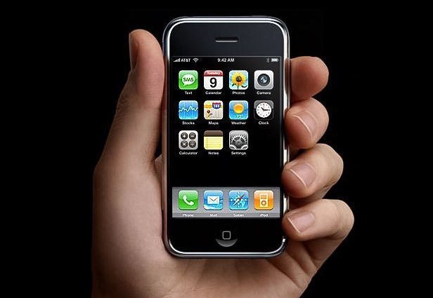 jak wyglądały pierwsze Iphone