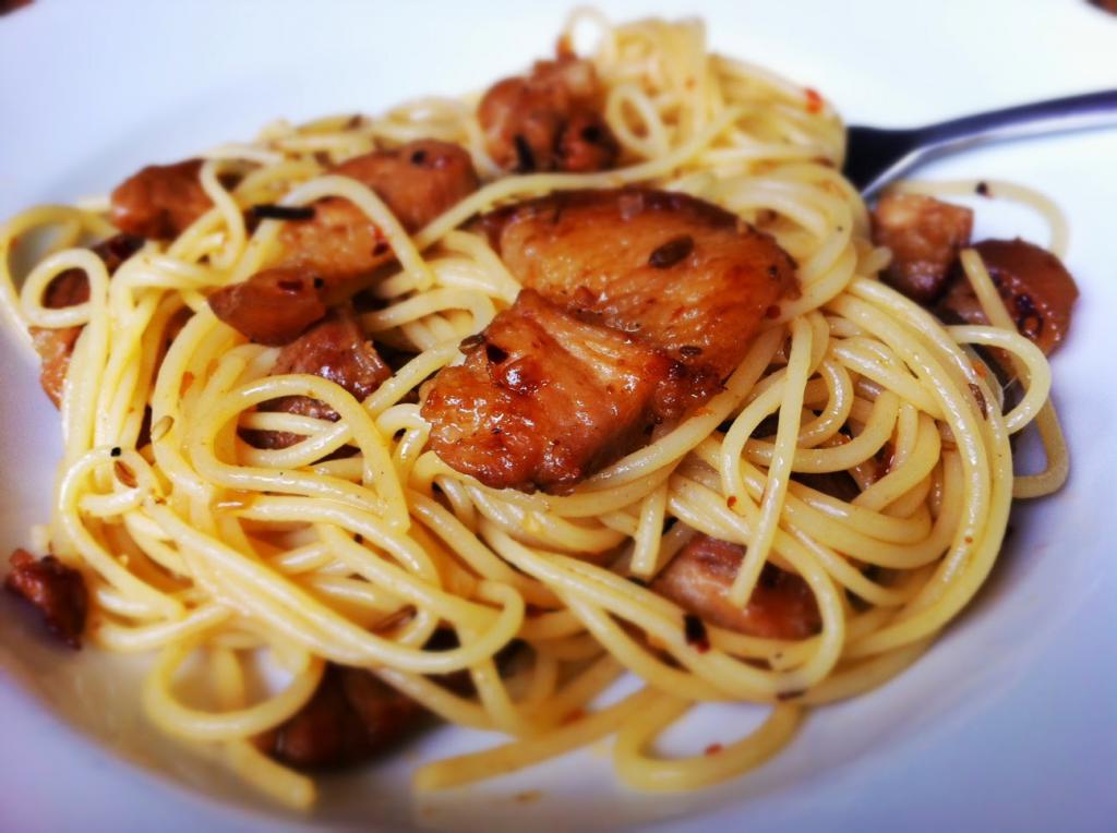 Kochen Spaghetti mit Fleisch