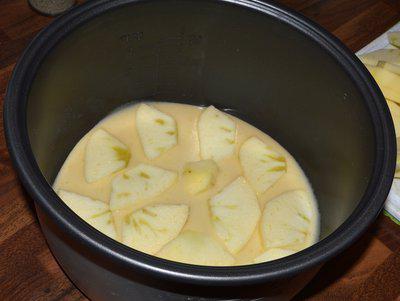 Charlotte recipe in a slow cooker Philips
