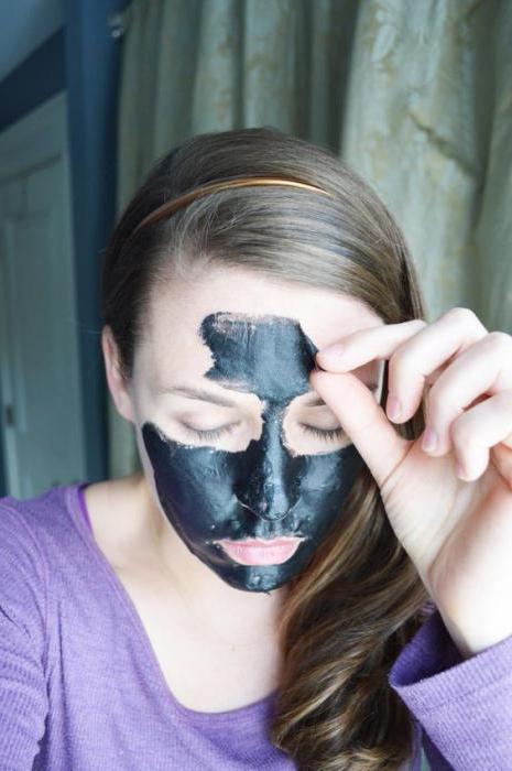 black máscara facial em casa