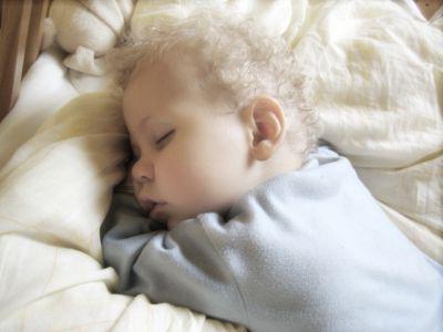 jak odzwyczaić dziecko zasypiać bez piersi