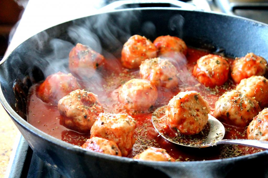 recipe of meatballs with rice and gravy