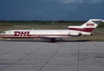 Um avião de passageiros Boeing 727