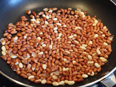 скільки смажити арахіс на сковороді