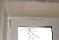 De ventilação válvula para janelas de plástico. Uma caixa de plástico com a válvula de ventilação