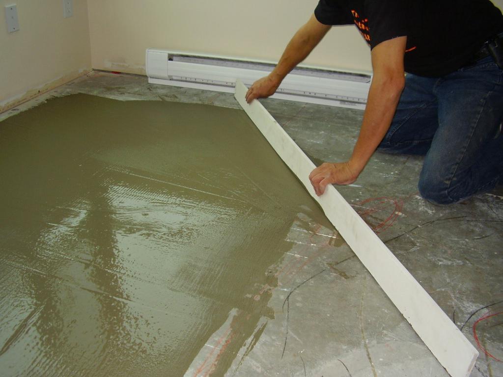 залити підлогу бетоном
