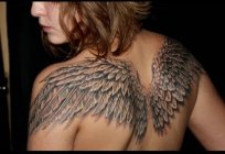 Tattoo für Mädchen auf dem Rücken: Ideen und Bilder