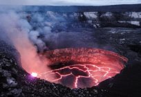 Cuspidor de fogo e um vulcão Kilauea