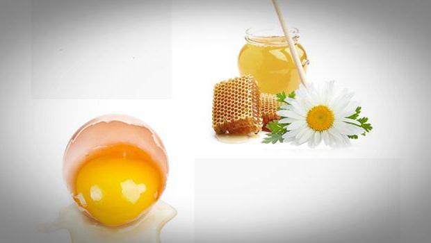 la máscara facial de miel, el huevo, el aceite de oliva