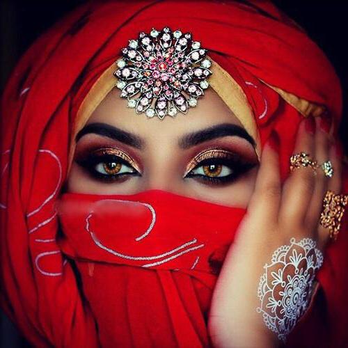 kobieta w hidżab z głową