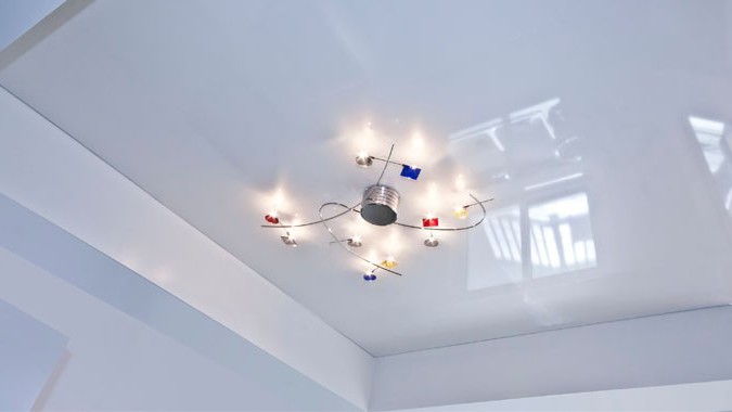 the better to decorate the ceiling in private house