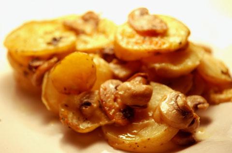 batatas com cogumelos em мультиварке
