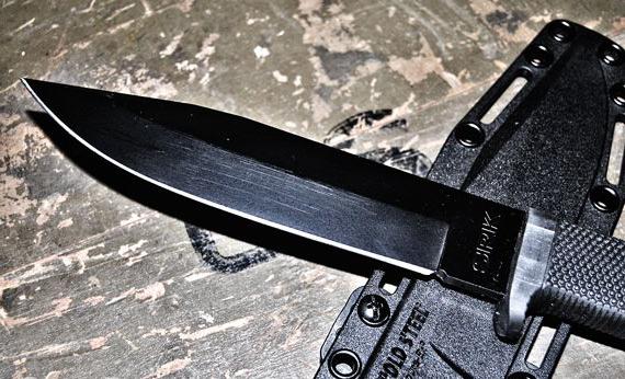 Messer aus Stahl м390
