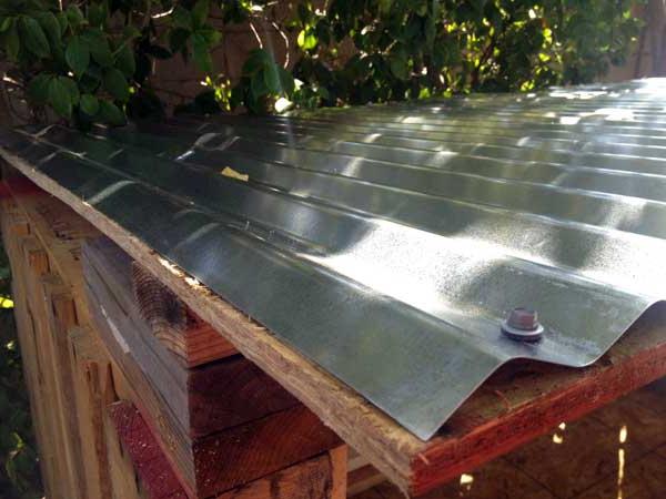 cut the roof of corrugated Board with your hands