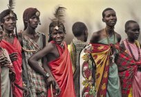 Masai tribu, que conserva sus tradiciones gracias a la combatividad