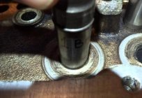 Заміна направляючої втулки клапана: конструкція механізму