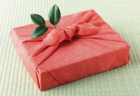 Tips on how to wrap in gift paper