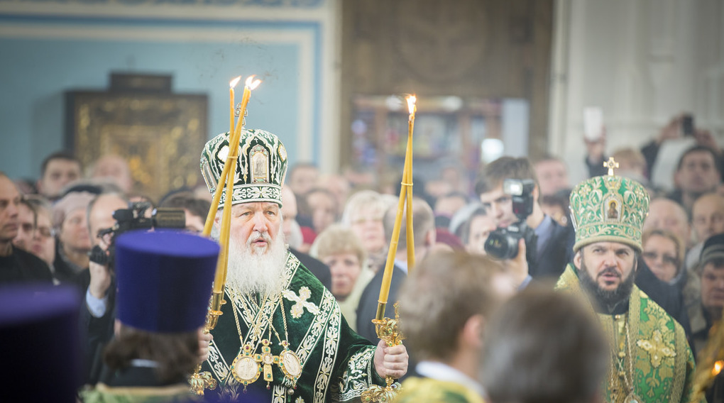 Патриарх Кирилл қызмет етеді литургию