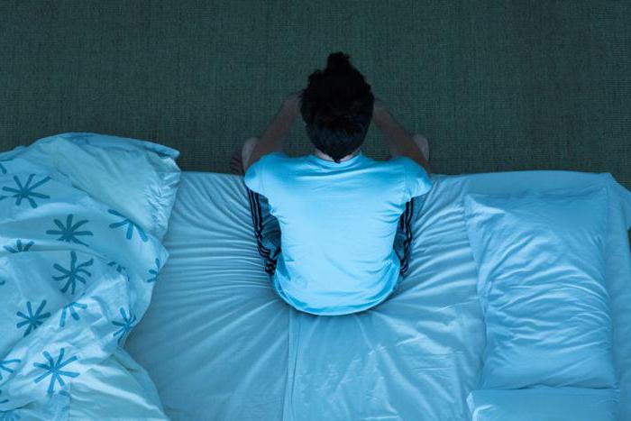 المزمن وقلة النوم الأعراض