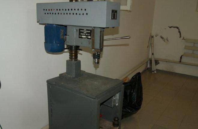 la máquina de perforación 2м112 especificaciones