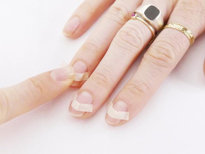 o design de unhas manicure francesa com strass