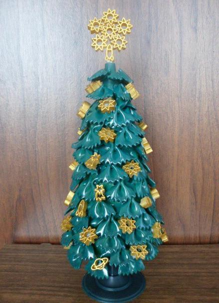 创造性的圣诞树上的意大利面