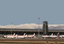 مطار باراجاس (مدريد): الوافدين ، تخطيط محطة والمسافة إلى مدريد. كيفية الوصول من المطار إلى وسط مدريد ؟ 