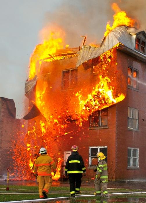 la seguridad contra incendios en los edificios y las construcciones