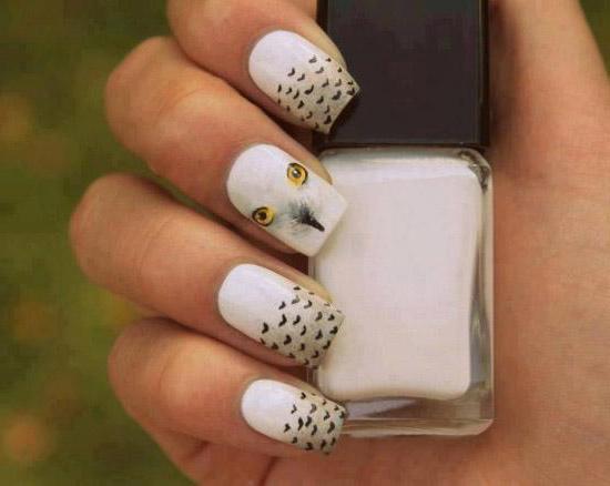 manicure with a pattern of owls