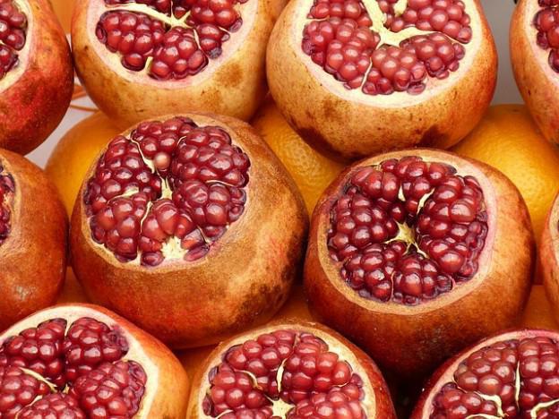 vitamins contained in pomegranate
