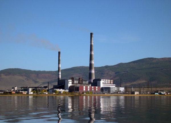 power station na Temperatury jeziorem