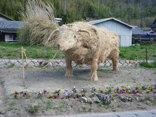 how to make a bull out of straw