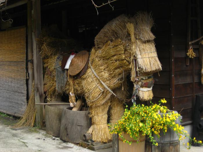 how to make a horse out of straw