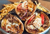 Souvlaki: recipes. Small kebabs, cooked on a wooden skewer and wrapped in pita bread