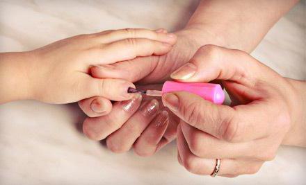 manicure na 1 września na krótkie paznokcie