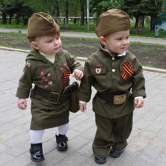缝一个孩子的军事装