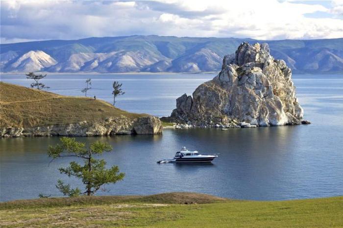 Angeln im Delta des Selenga auf dem Baikalsee im Sommer