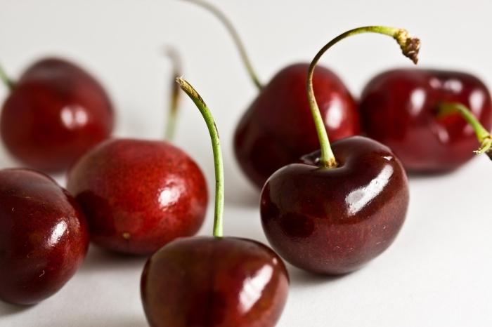 can a nursing mother cherries