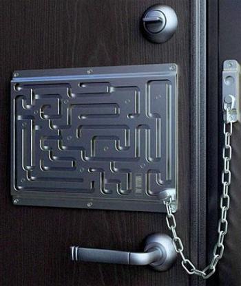 wymiana zamka drzwiowego metalowe drzwi