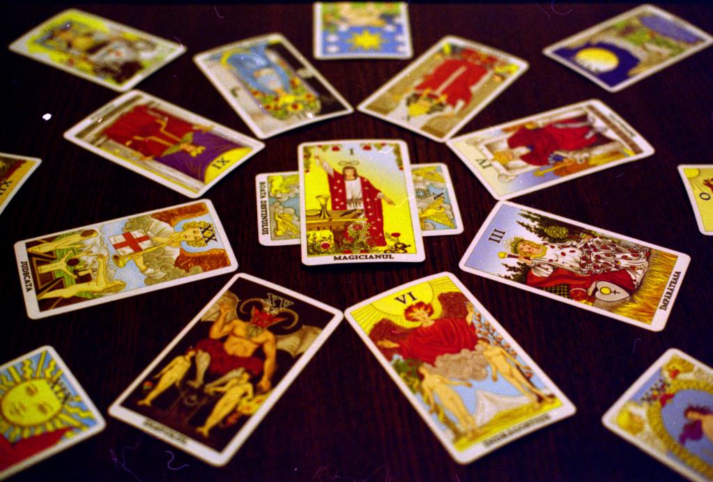deal the cards of the Tarot