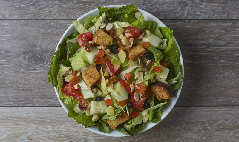 Rezept-Salat mit Schinken und Croutons und Tomaten