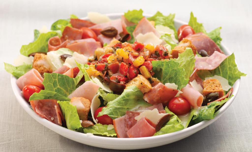 photo recipe salad with ham and croutons and tomatoes