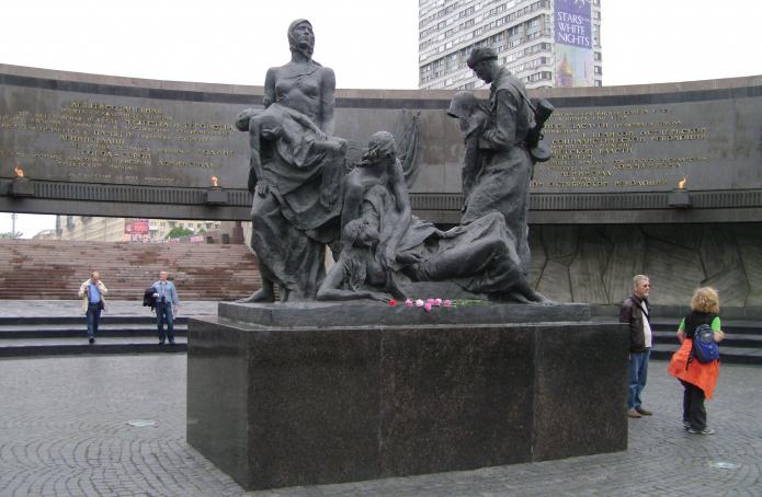 monumento a la resistencia heroica a los defensores de leningrado de la foto